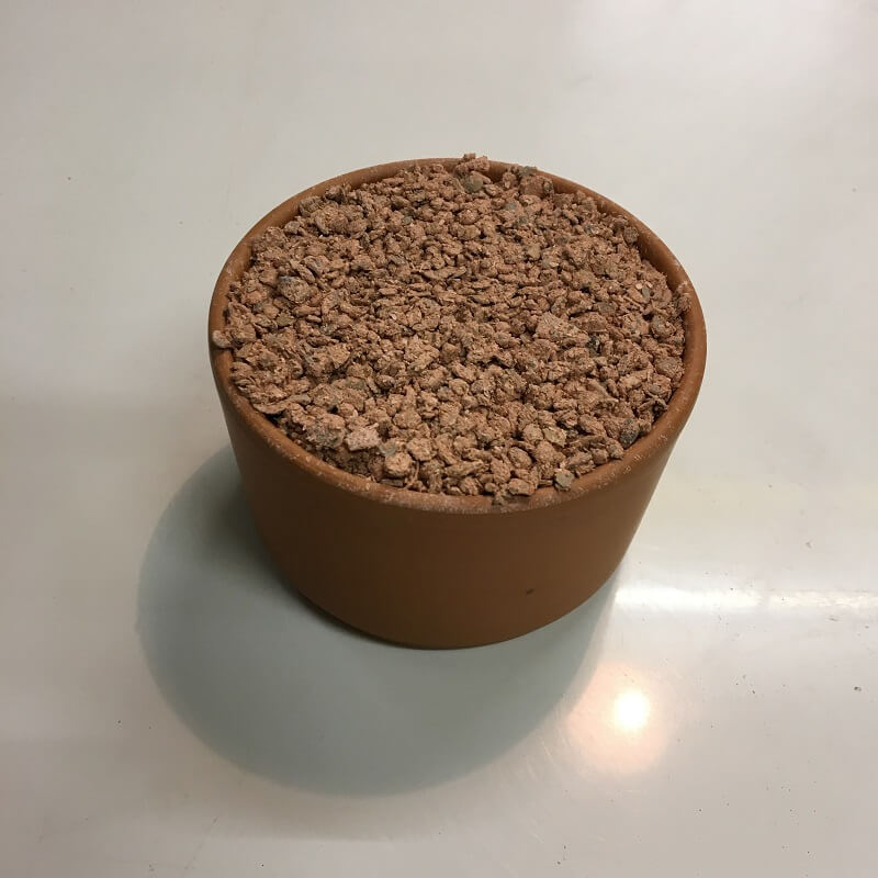 Pickstein im Tonnapf für Tauben