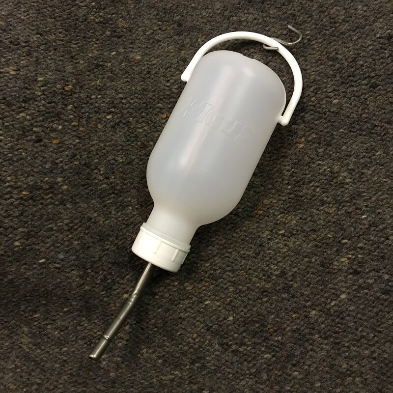 Trinkflasche mit Bügelaufhängung für Nager
