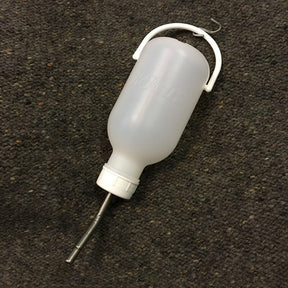 Trinkflasche mit Bügelaufhängung für Nager