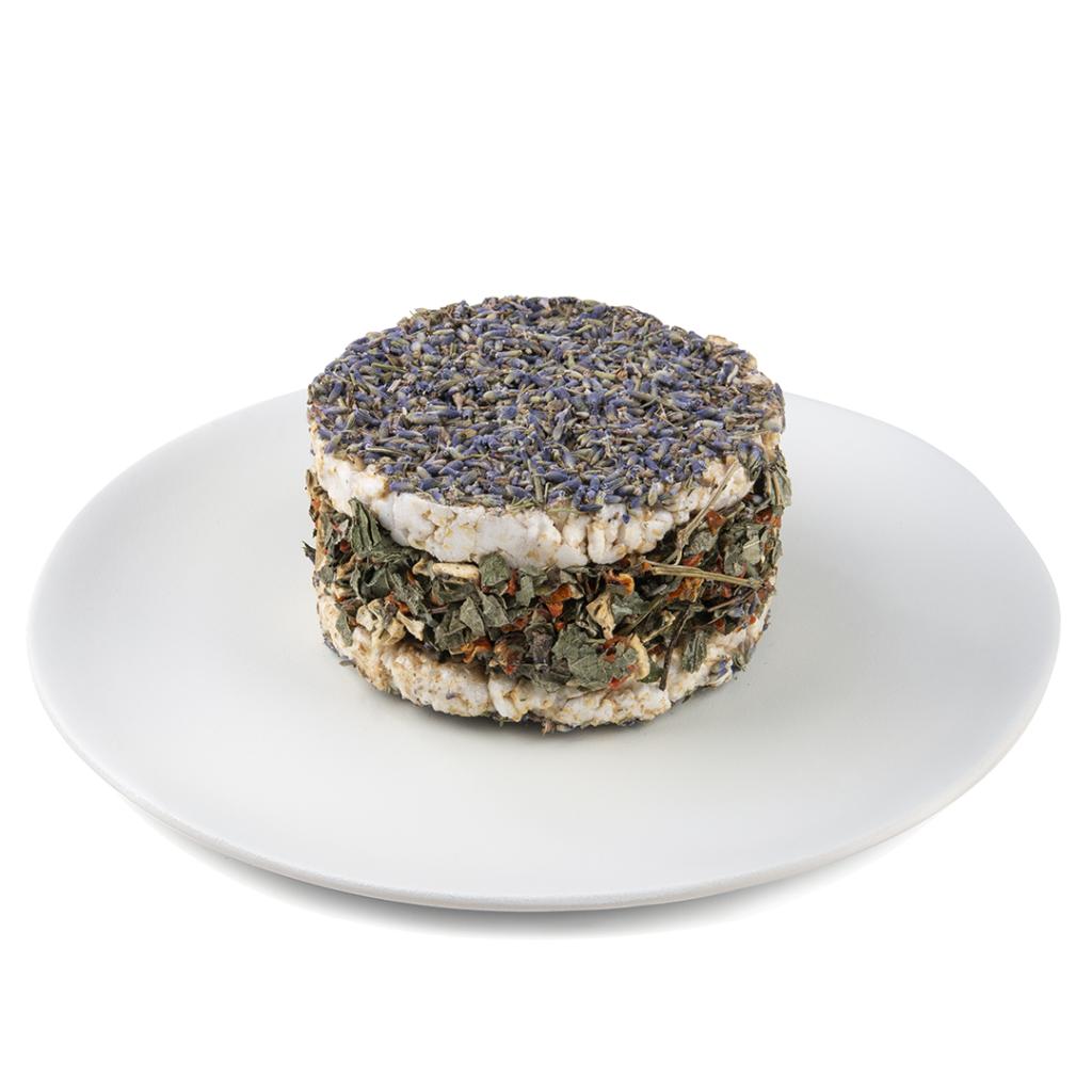 Reisscheibe mit Lavendel und Erdbeerblättern